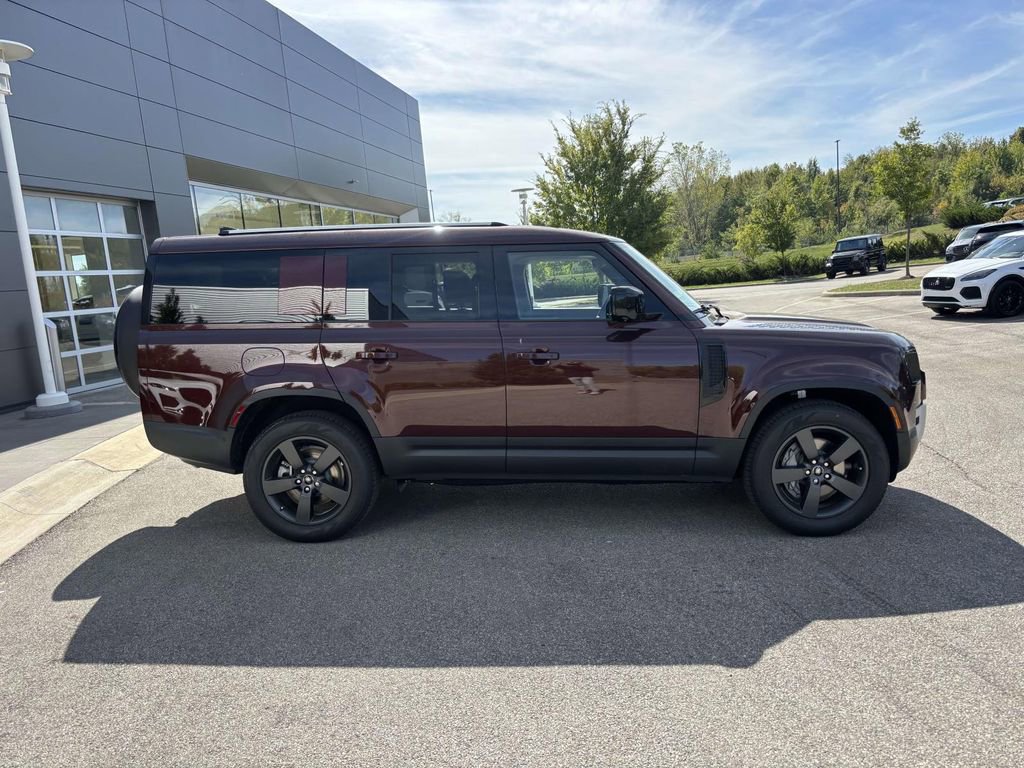 New 2025 Land Rover Defender 130 S image 4