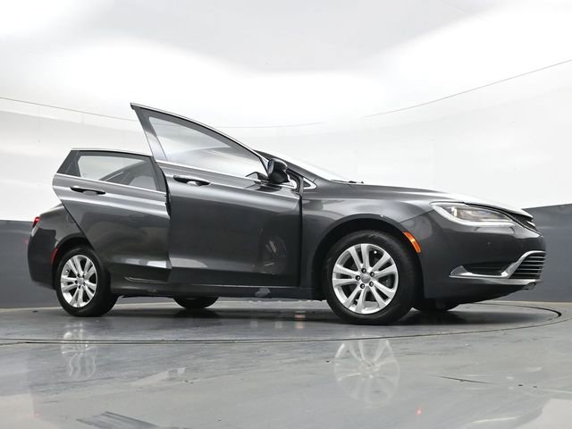 Used 2017 Chrysler 200 Limited Platinum image 41