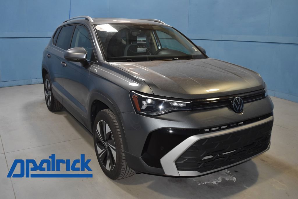 Certified 2025 Volkswagen Taos SE w/ Panoramic Sunroof Package