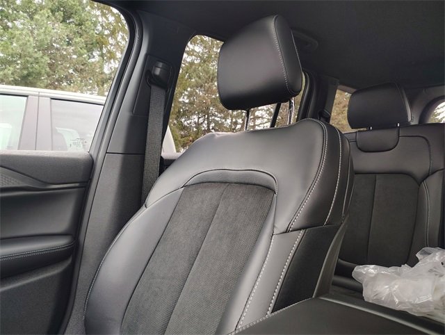 New 2025 Jeep Grand Cherokee Altitude image 28