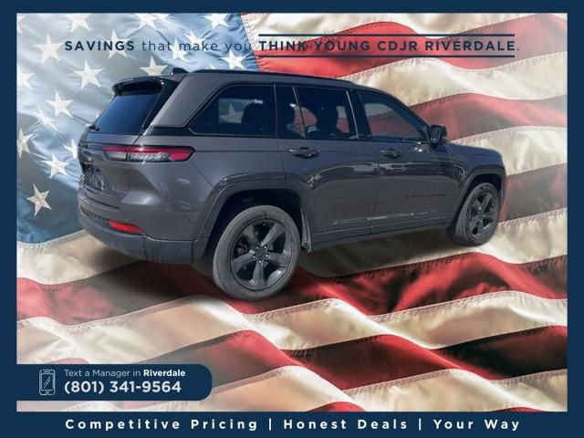 Used 2023 Jeep Grand Cherokee Altitude image 3