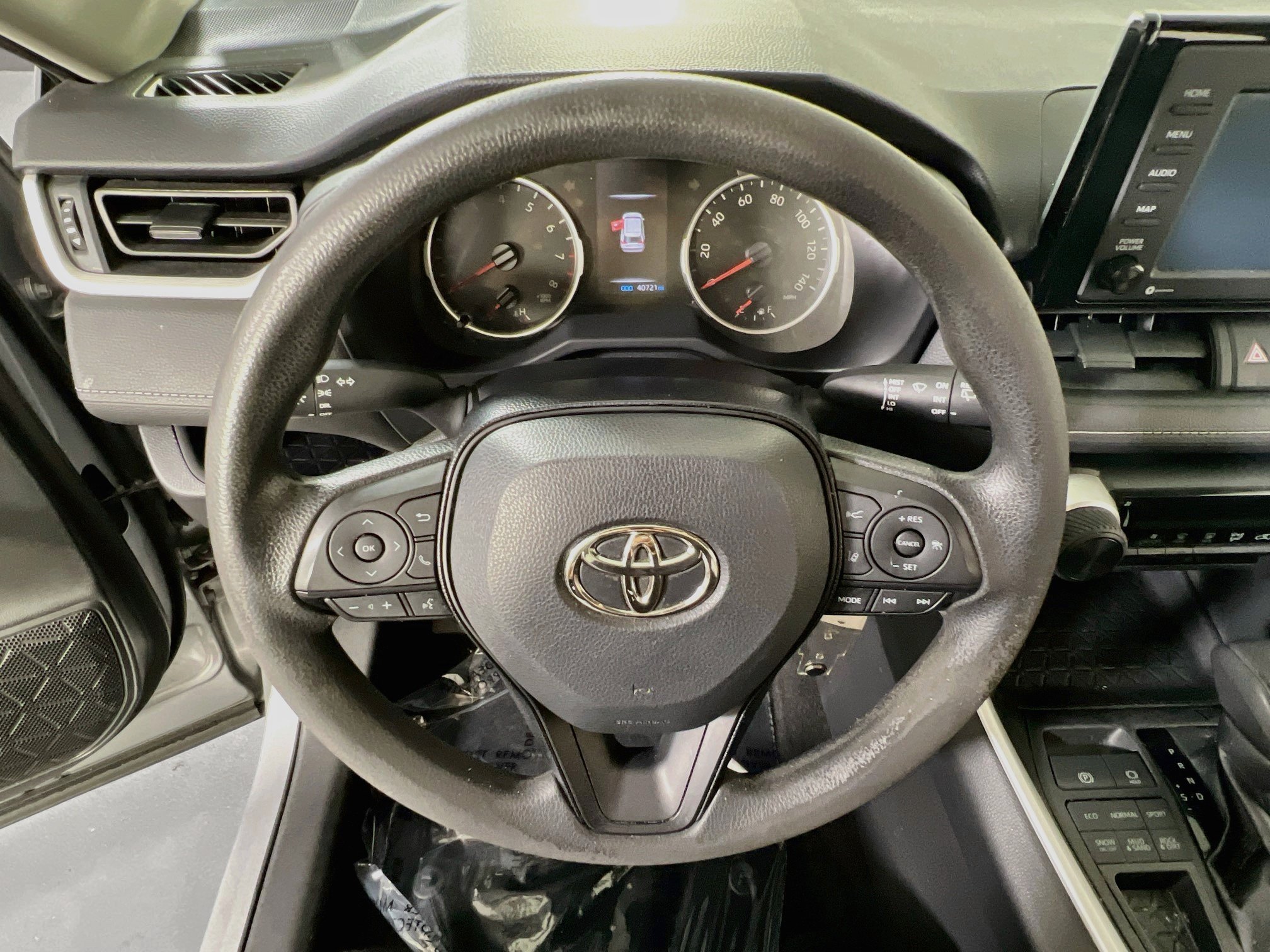 Used 2021 Toyota RAV4 LE AWD/4WD image 11