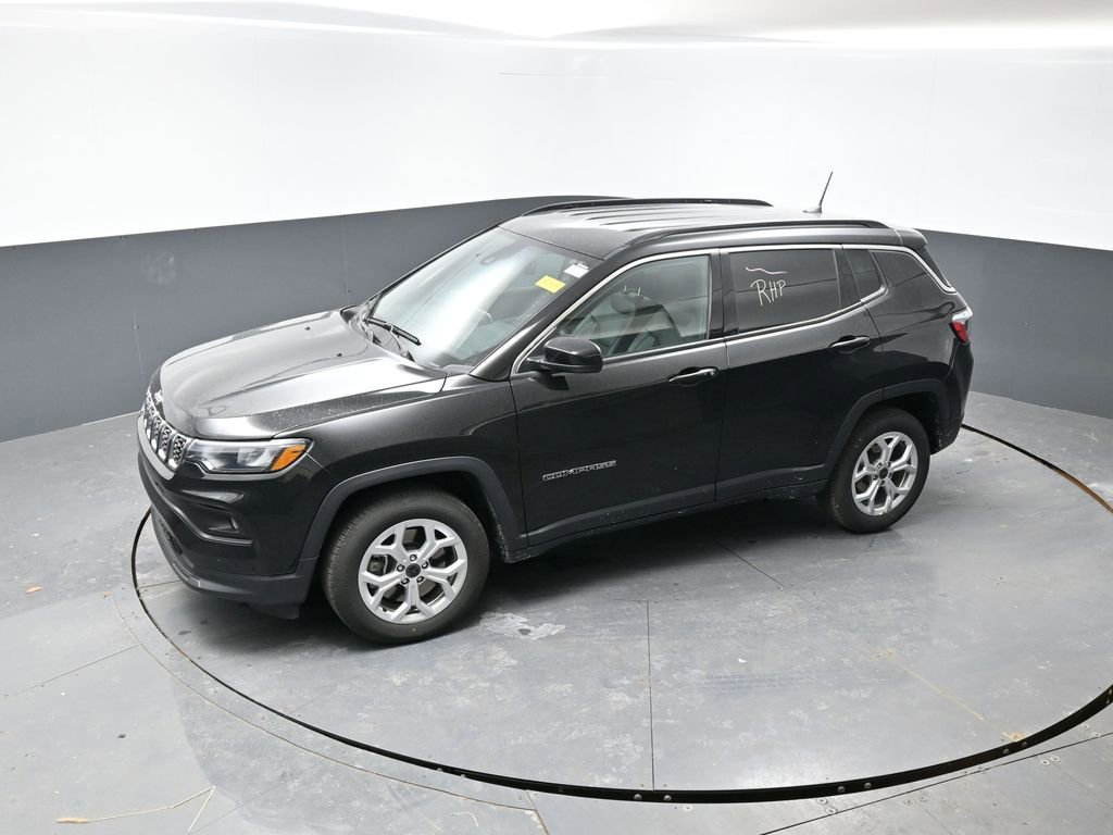 Used 2025 Jeep Compass Latitude image 19