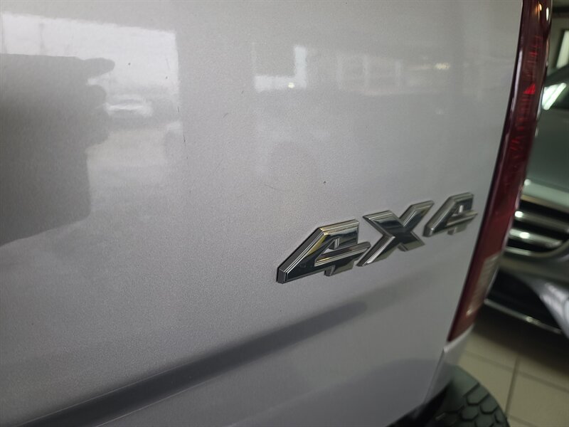 Used 2016 RAM 1500 Classic SLT w/ SLT Plus D←cor Group AWD/4WD image 28