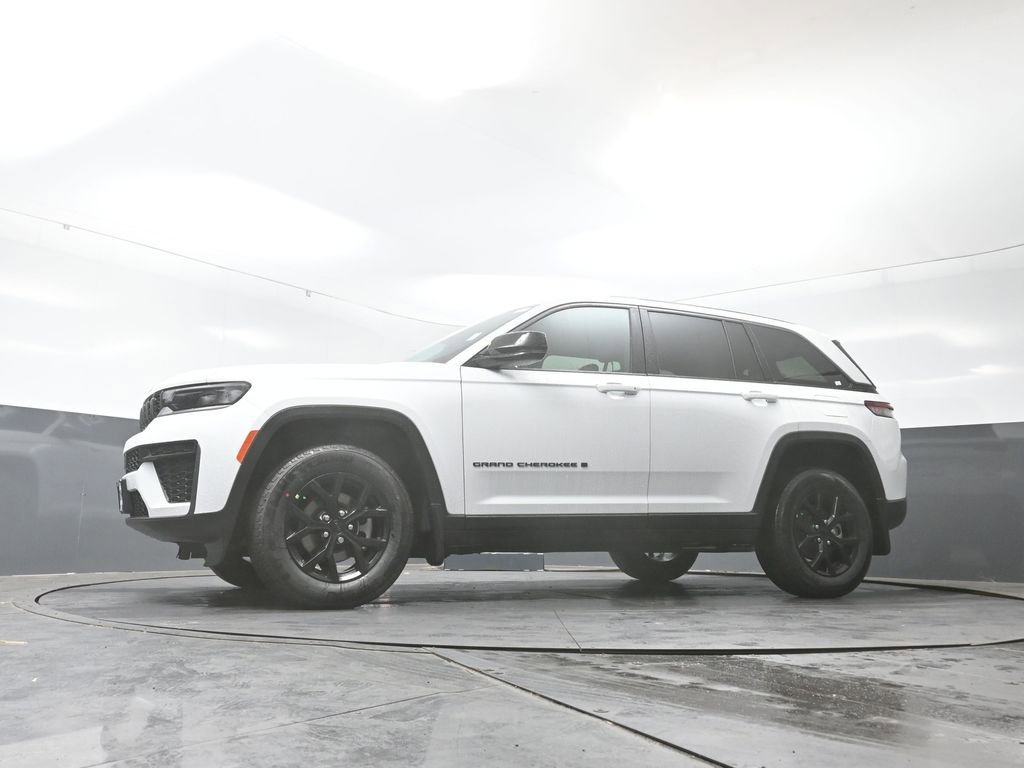 New 2026 Jeep Grand Cherokee Altitude image 40