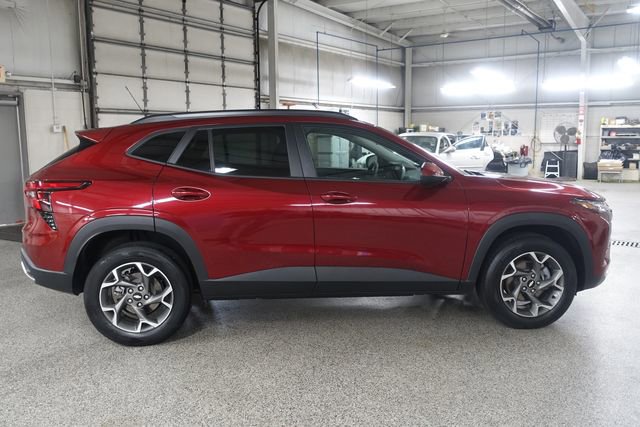 Used 2025 Chevrolet Trax LT image 8