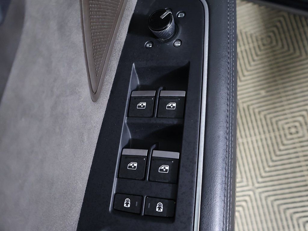 Used 2021 Audi A8 L 3.0T w/ Executive Plus Package image 39
