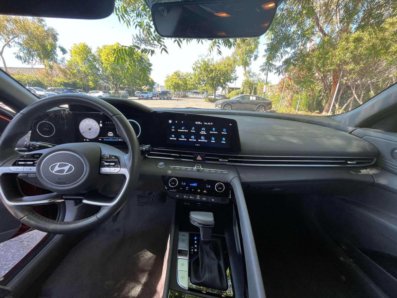Used 2025 Hyundai Elantra SEL FWD image 34