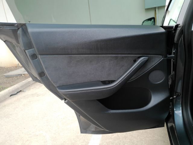 Used 2021 Tesla Model Y Long Range AWD/4WD image 19