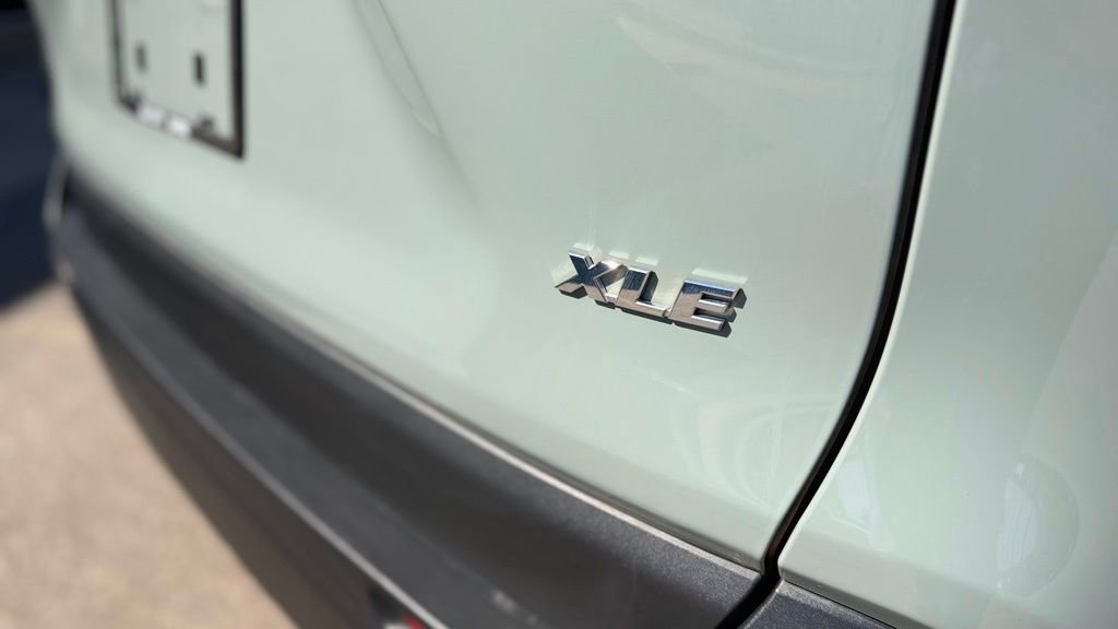 Used 2022 Toyota RAV4 XLE Premium image 4