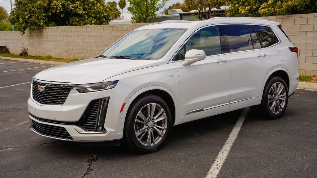 Certified 2023 Cadillac XT6 Premium Luxury w/ Technology Package image 3