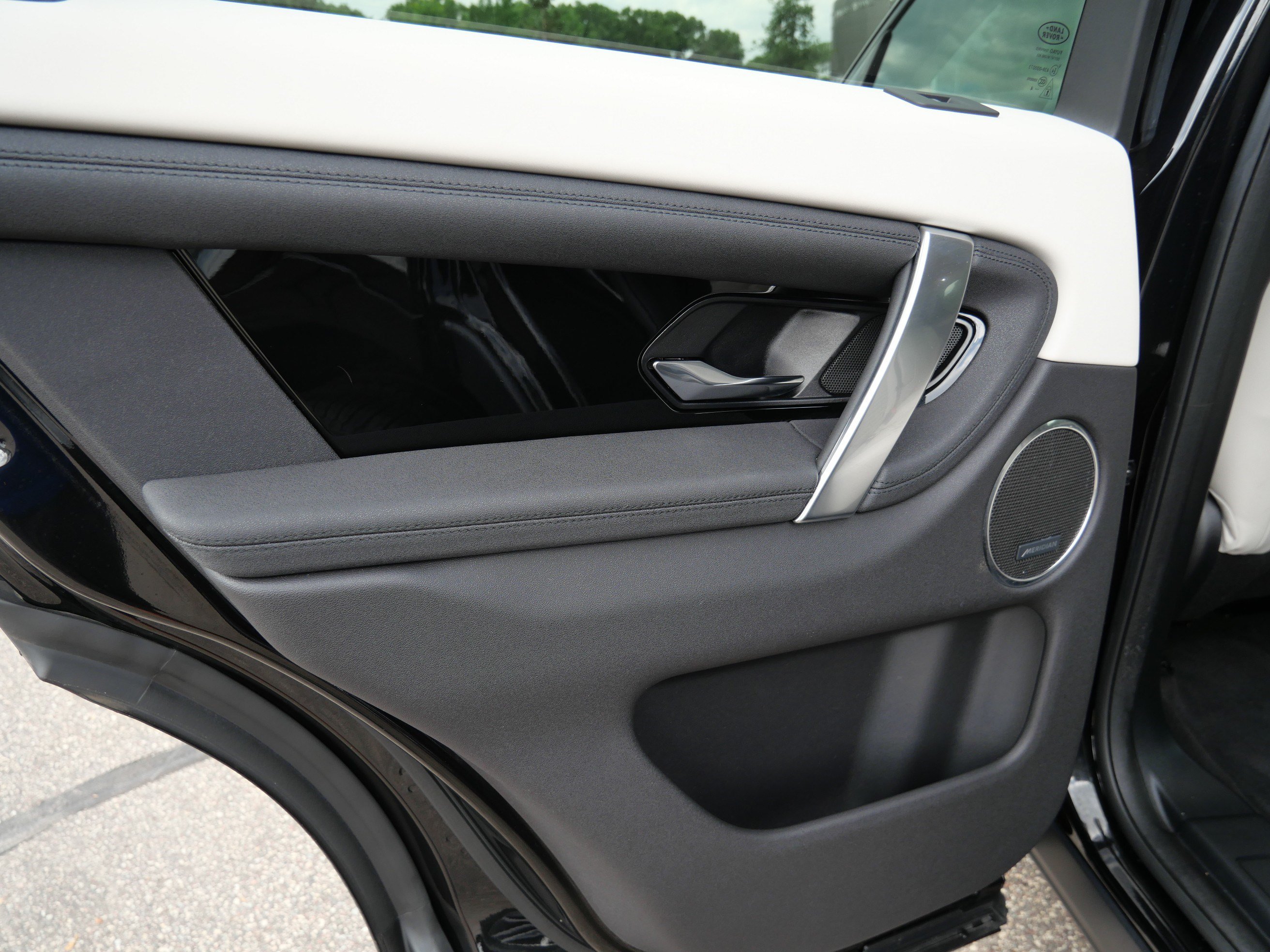 Certified 2025 Land Rover Discovery Sport S AWD/4WD image 18