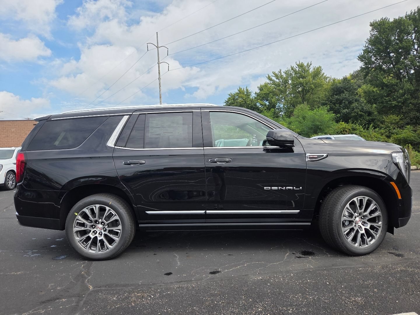 New 2026 GMC Yukon Denali w/ Denali Reserve Package AWD/4WD image 21