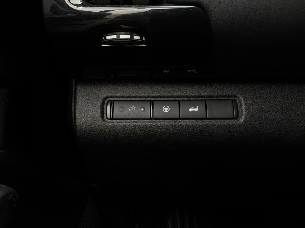 Used 2025 Nissan Pathfinder SV FWD image 22