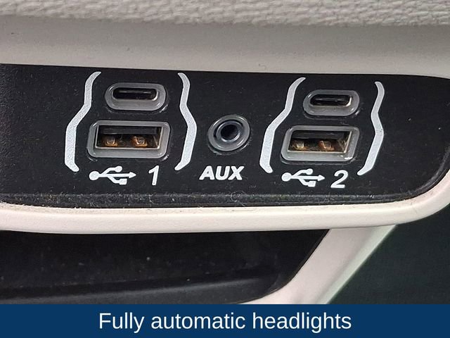 Used 2021 Chrysler Pacifica Touring image 11