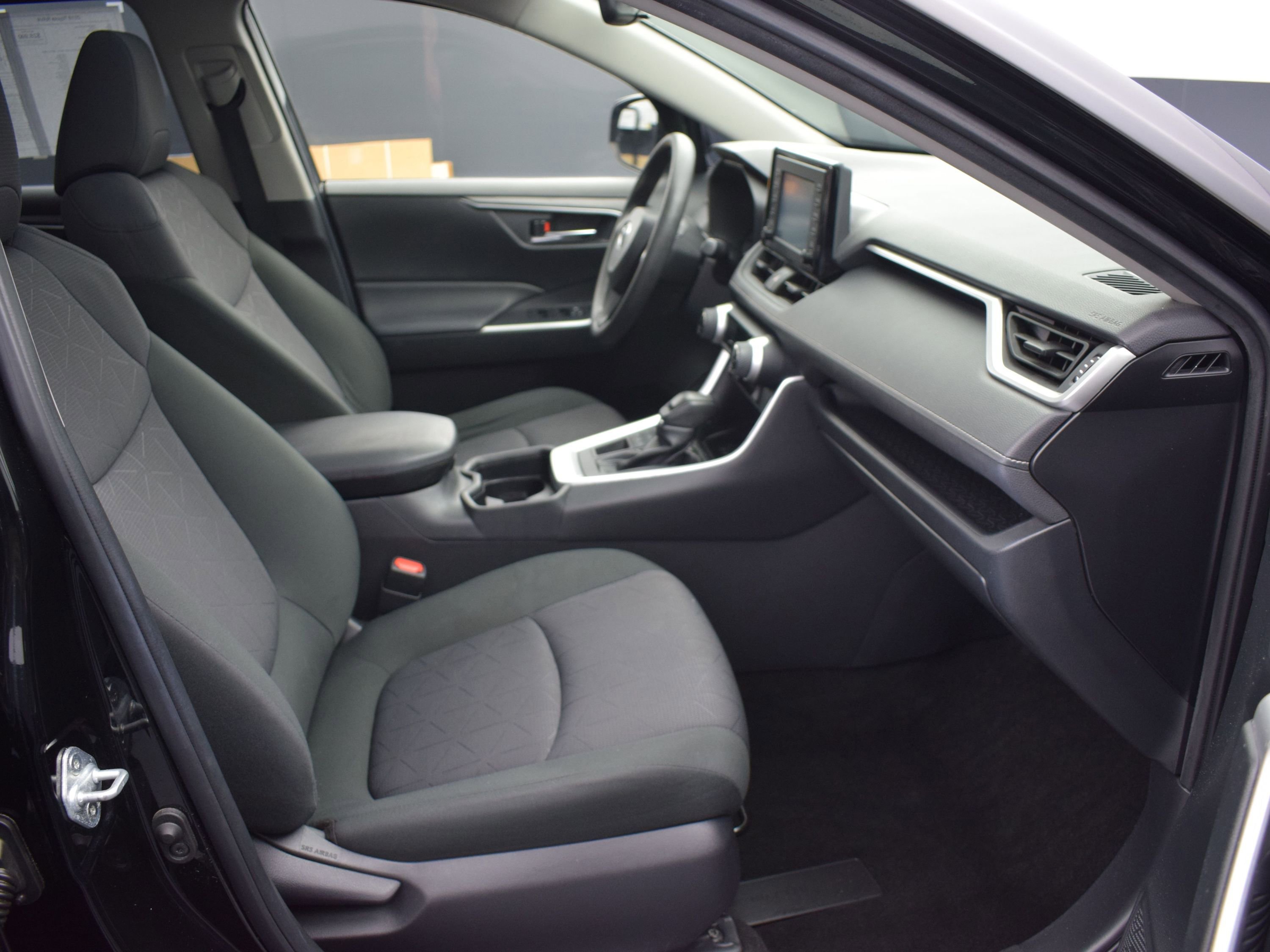 Used 2019 Toyota RAV4 XLE w/ Convenience Package AWD/4WD image 10