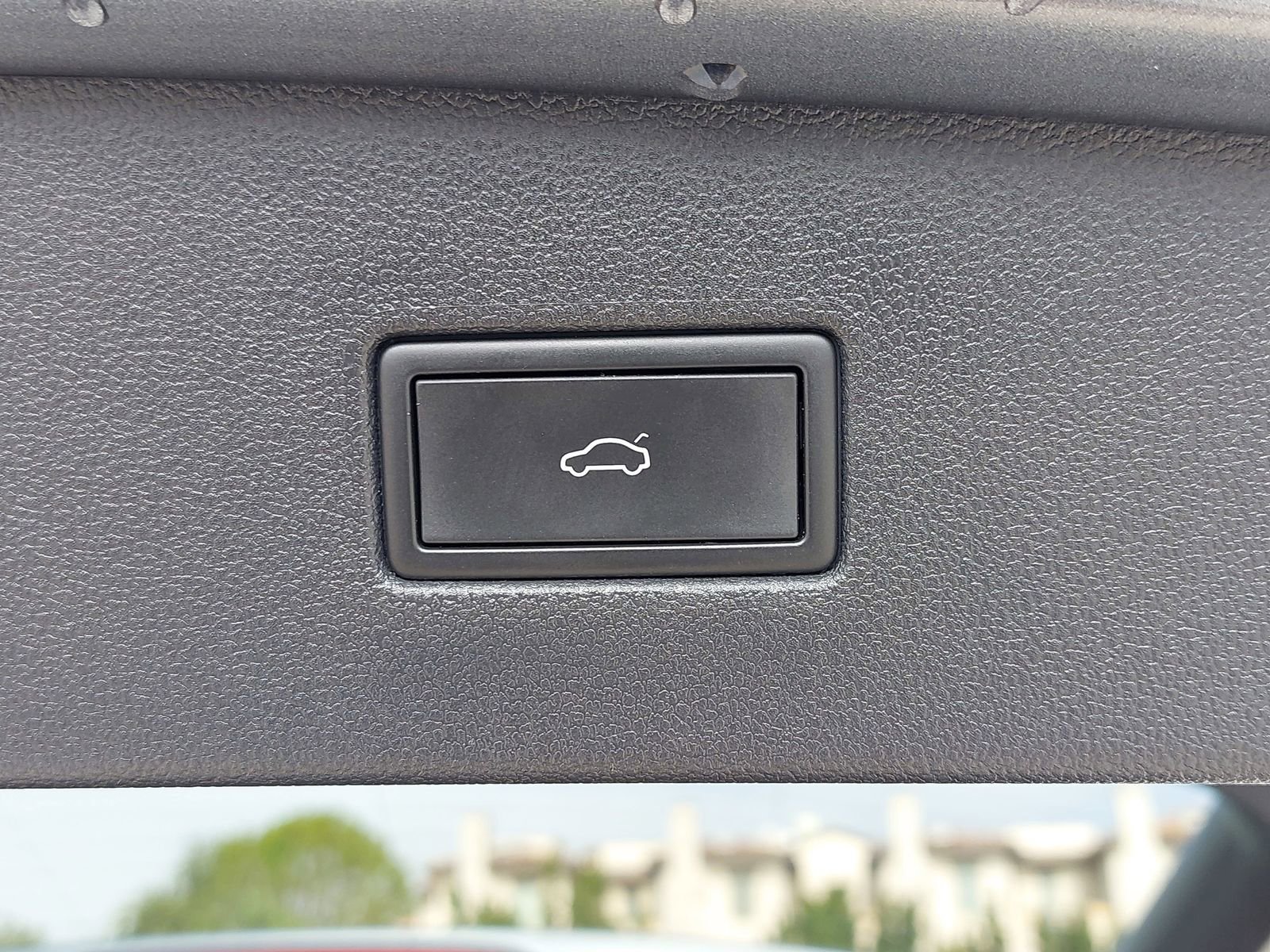 Used 2022 Volkswagen Tiguan SE image 15