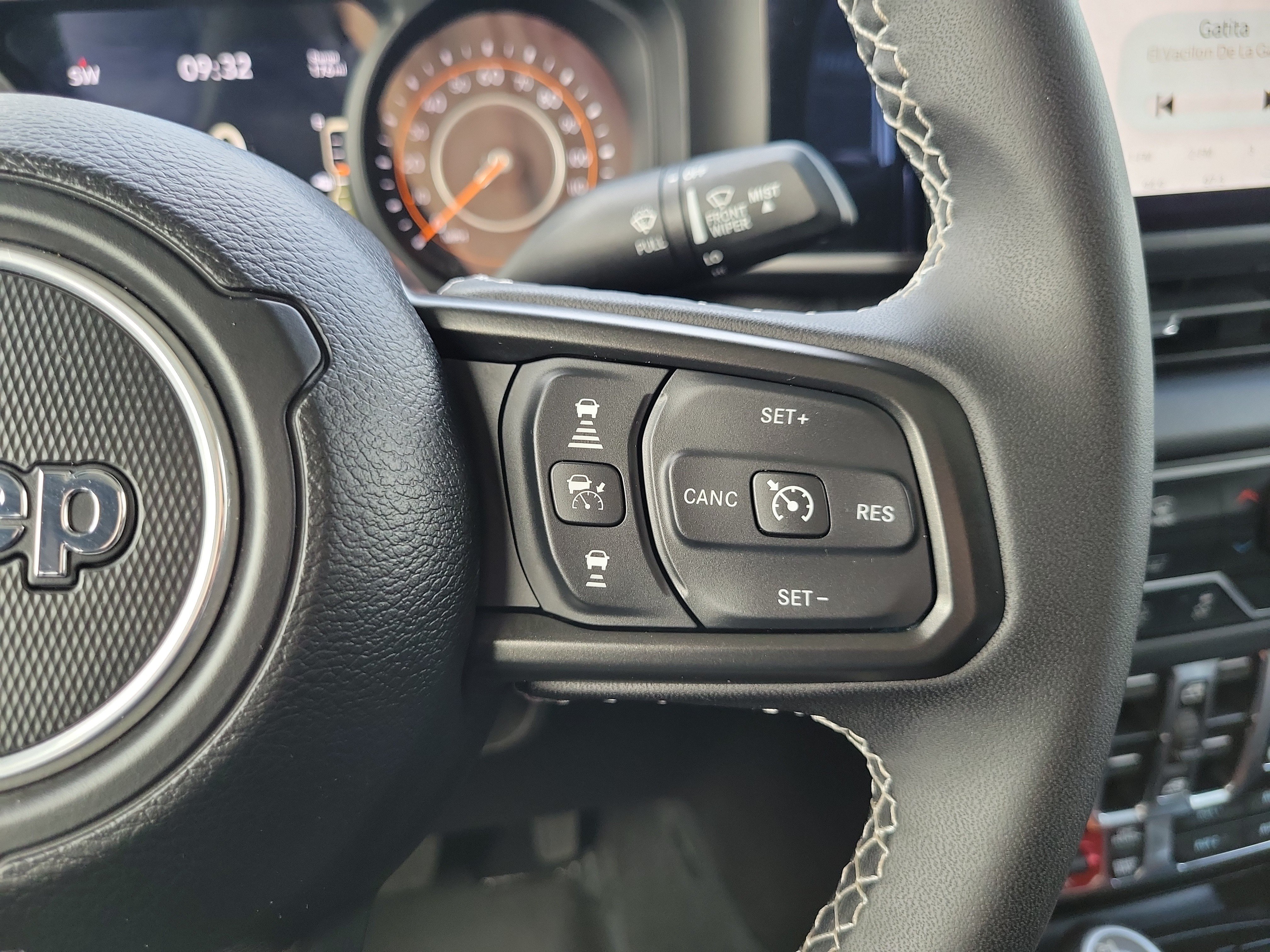 Used 2025 Jeep Gladiator Rubicon AWD/4WD image 18