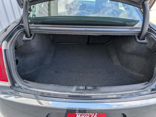 Used 2016 Chrysler 300 C image 14