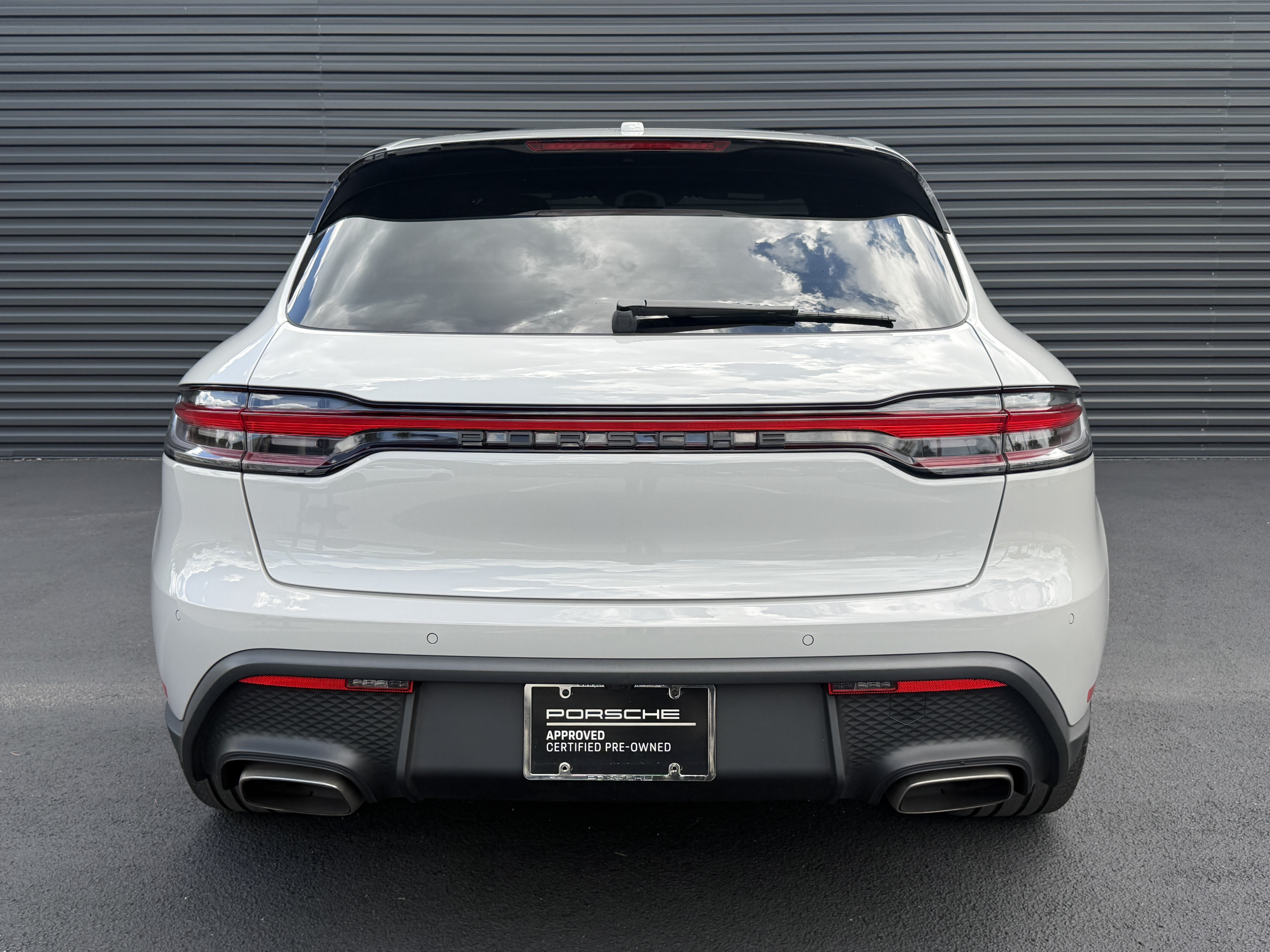 Certified 2024 Porsche Macan AWD/4WD image 10