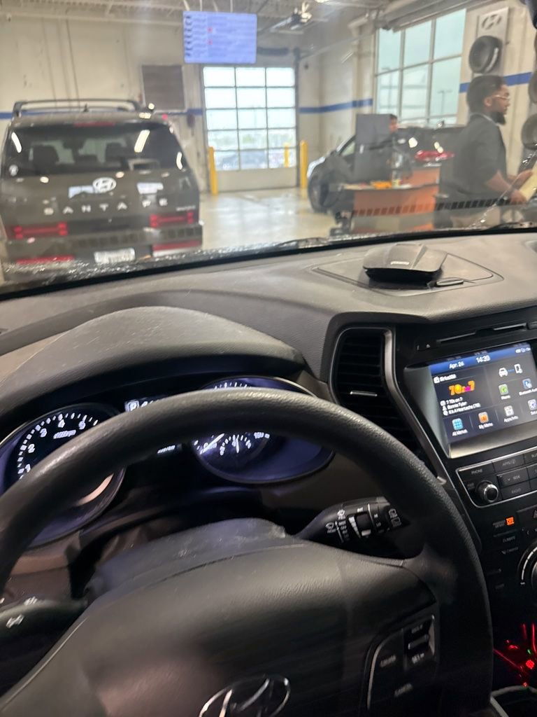 Used 2017 Hyundai Santa Fe SE FWD image 12