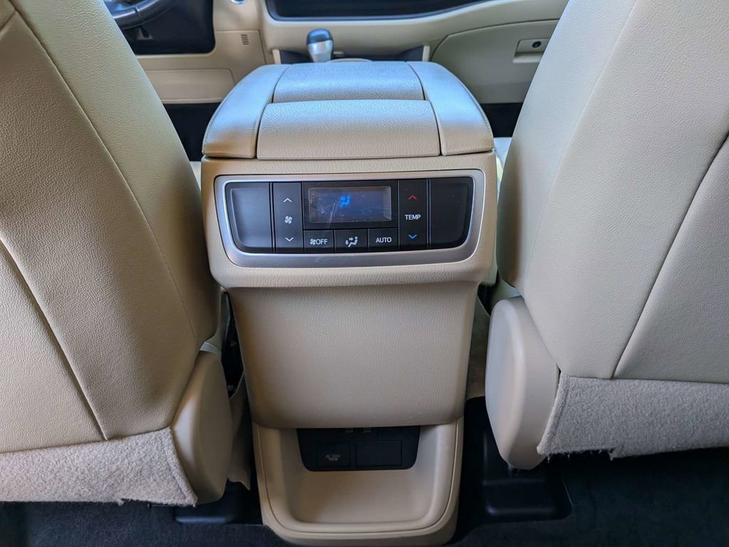 Used 2018 Toyota Highlander XLE FWD image 14