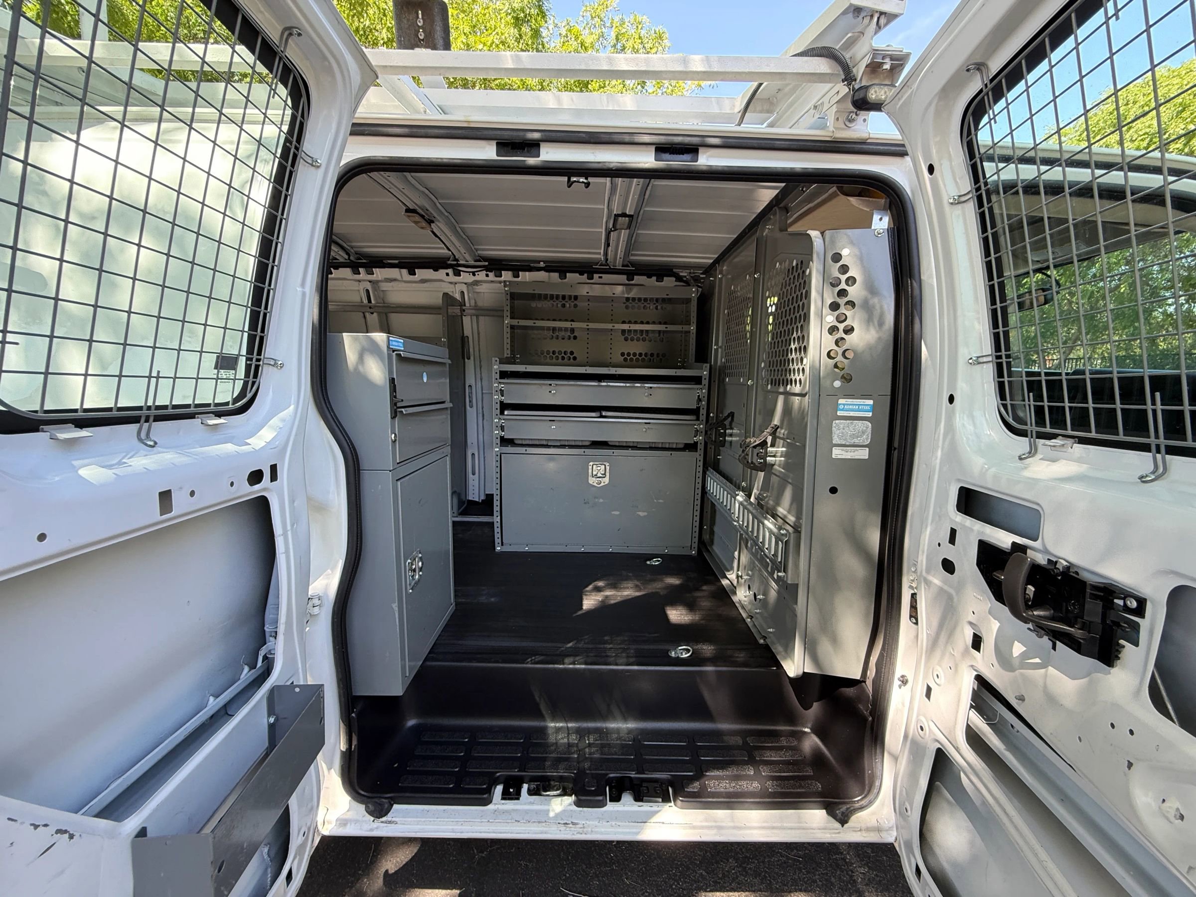 Used 2015 Chevrolet Express 2500 Van 3D image 19