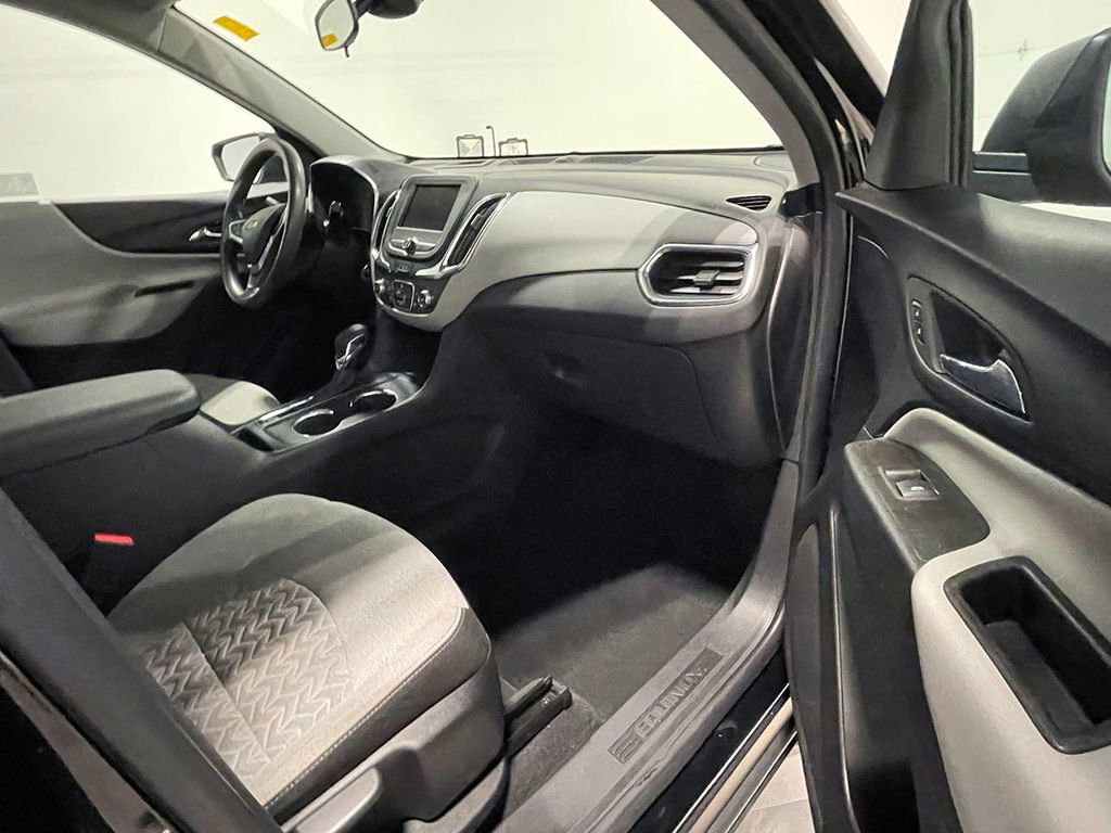 Used 2023 Chevrolet Equinox LS image 24