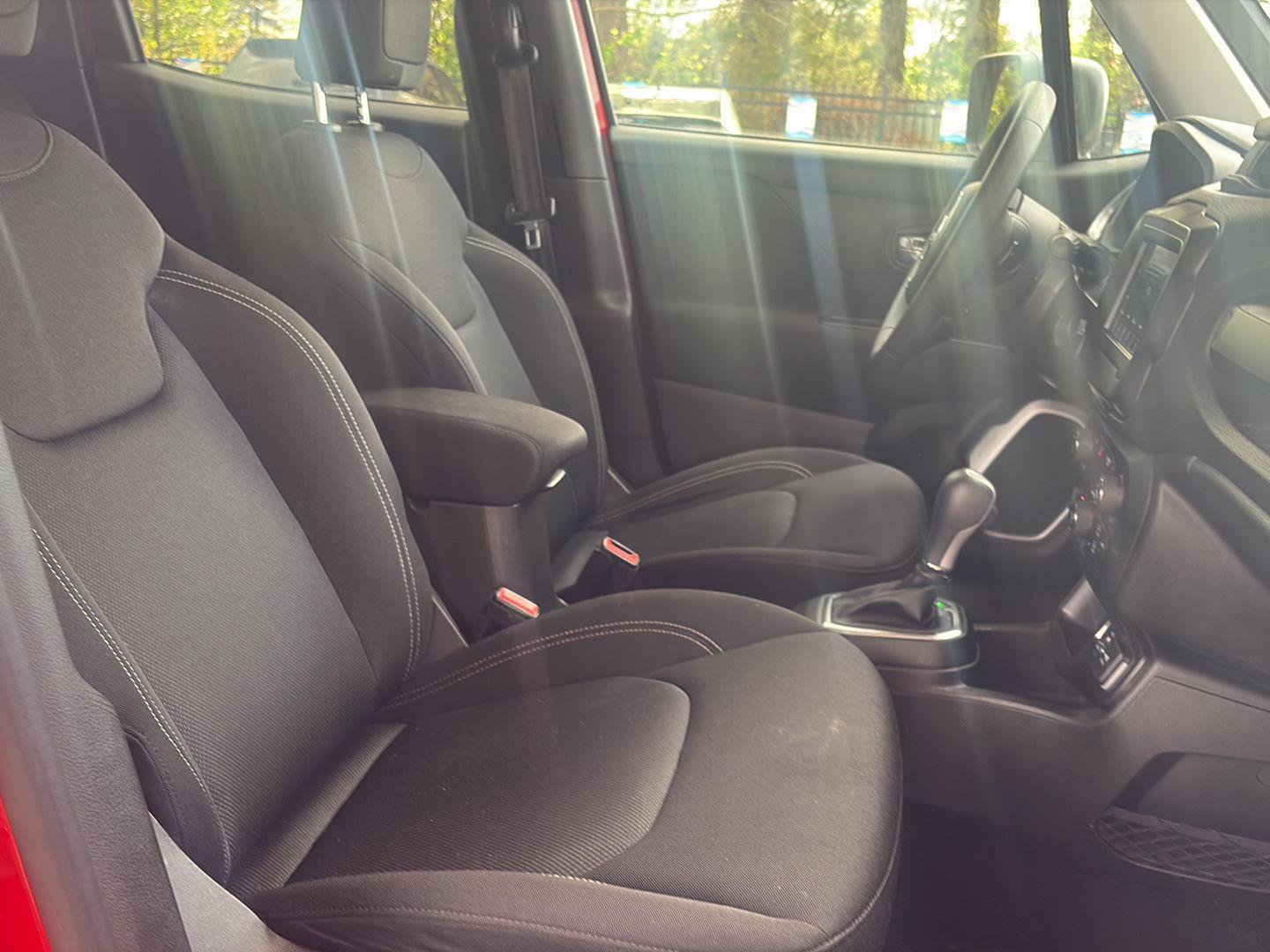 Used 2021 Jeep Renegade Sport FWD image 17