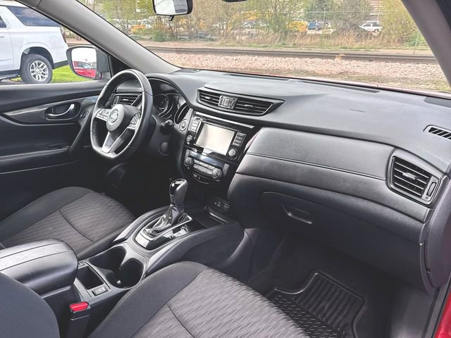 Used 2020 Nissan Rogue SV FWD image 27