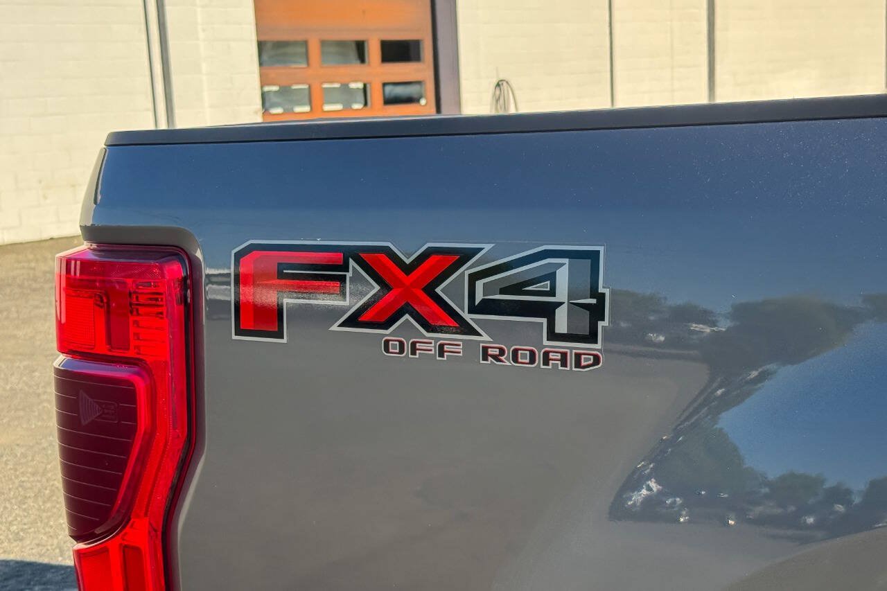 Used 2021 Ford F350 Lariat w/ Lariat Ultimate Package AWD/4WD image 17