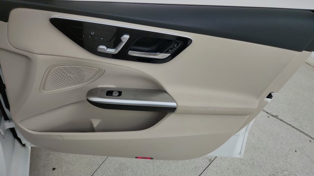 Used 2025 Mercedes-Benz C 300 Sedan image 39