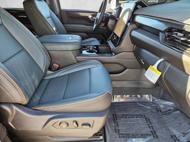 Used 2025 GMC Yukon AT4 AWD/4WD image 21