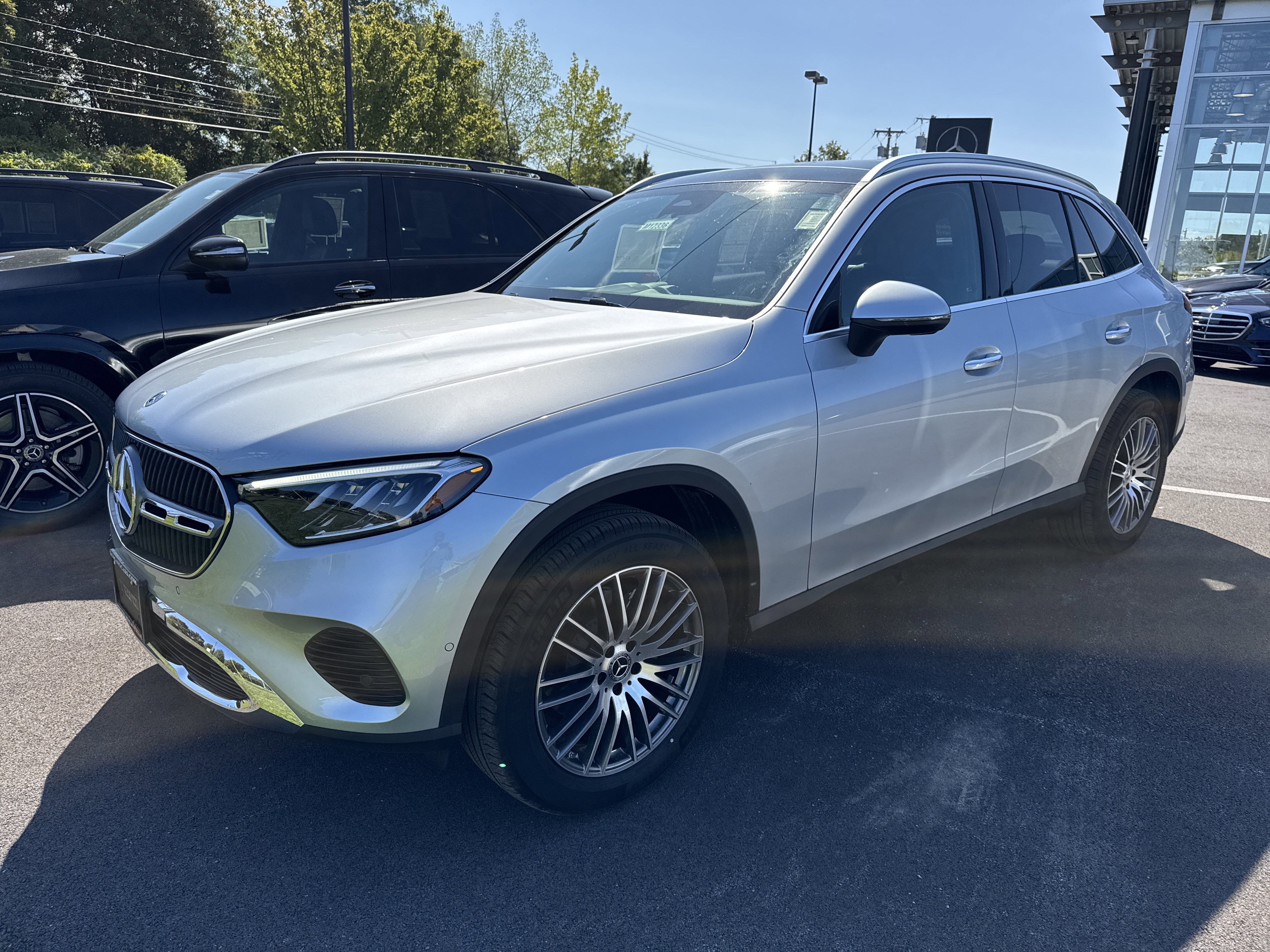 Used 2025 Mercedes-Benz GLC 300 4MATIC image 4