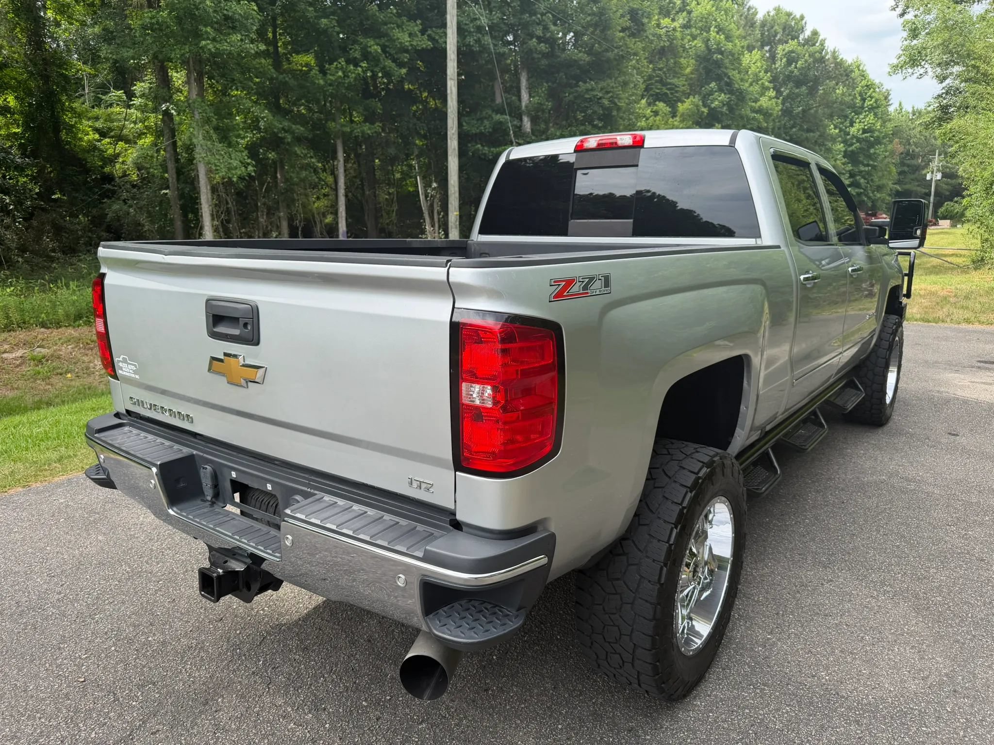 Used 2017 Chevrolet Silverado 2500 LTZ w/ Duramax Plus Package AWD/4WD image 11