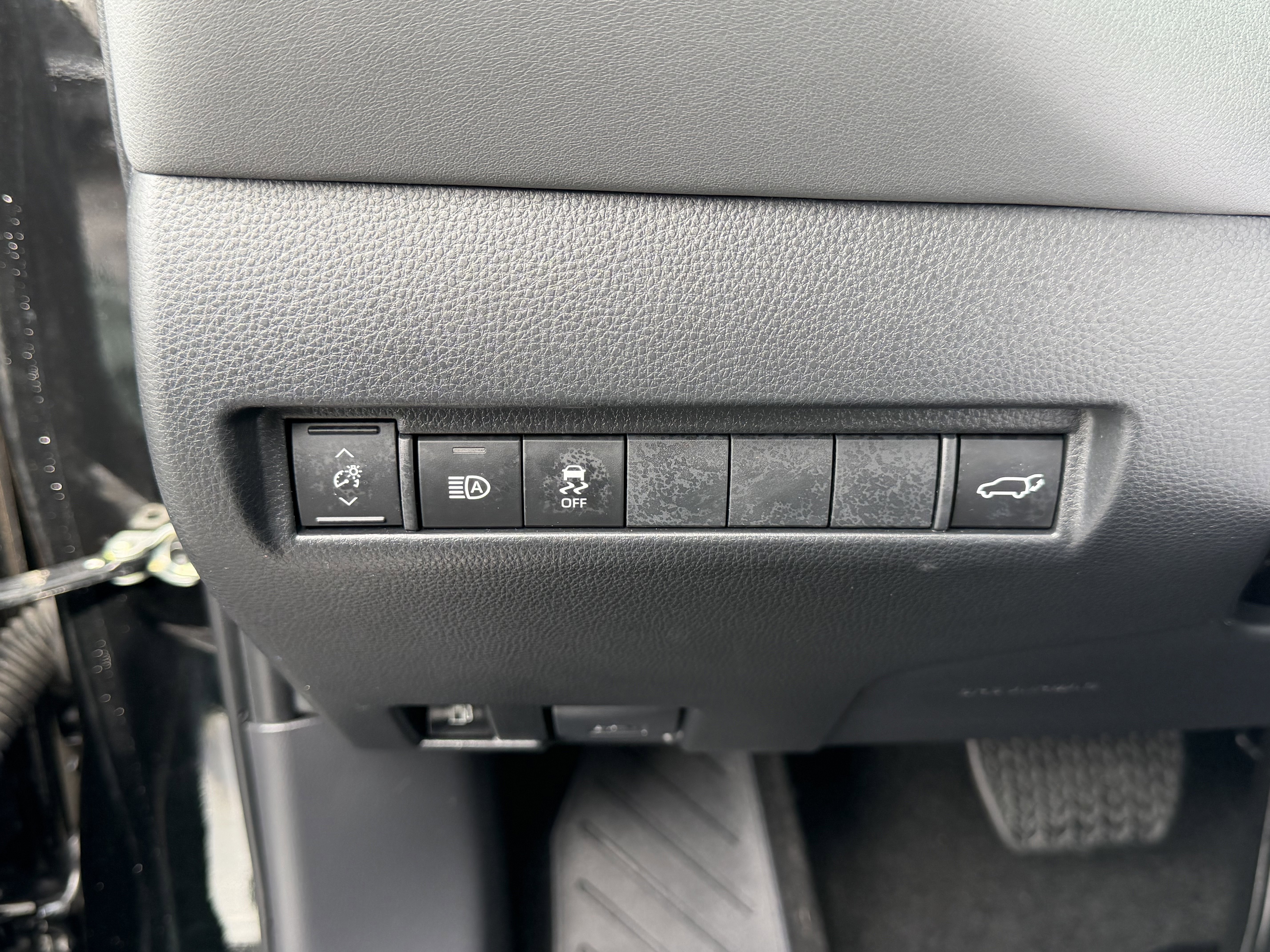 Certified 2024 Toyota Venza XLE image 23