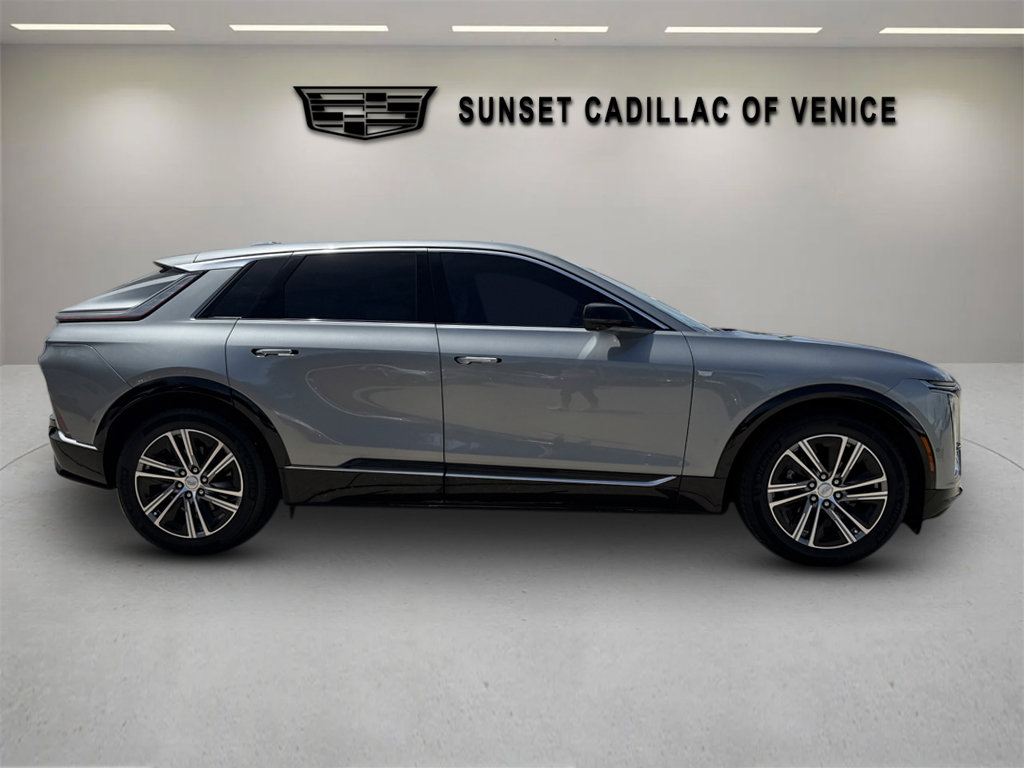 Certified 2024 Cadillac Lyriq Luxury AWD/4WD image 2