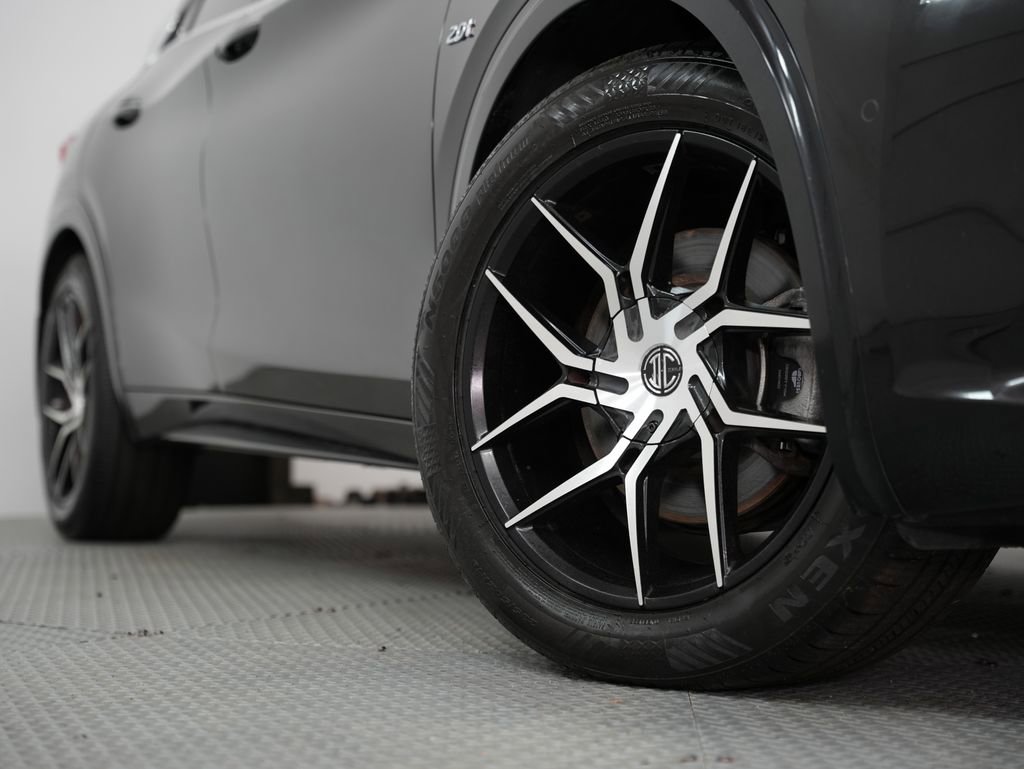 Used 2019 INFINITI QX30 w/ Navigation Package image 14