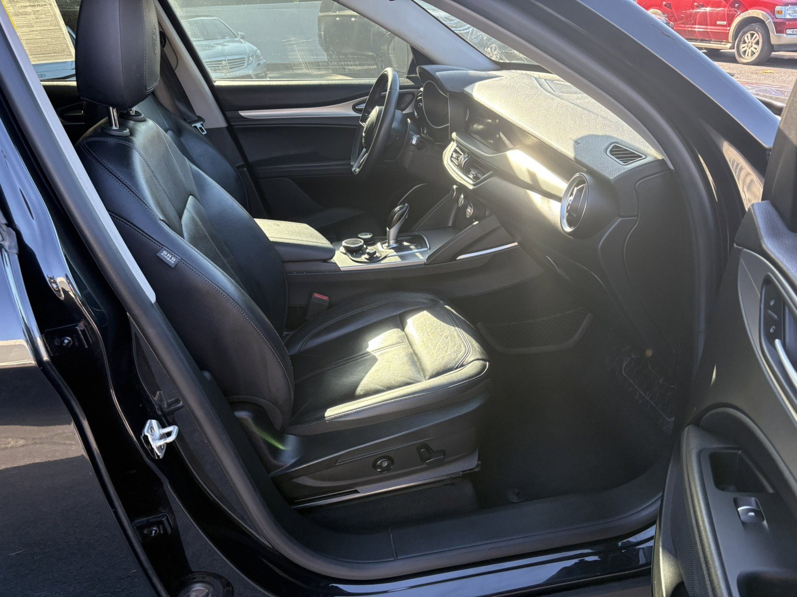 Used 2018 Alfa Romeo Stelvio AWD image 15