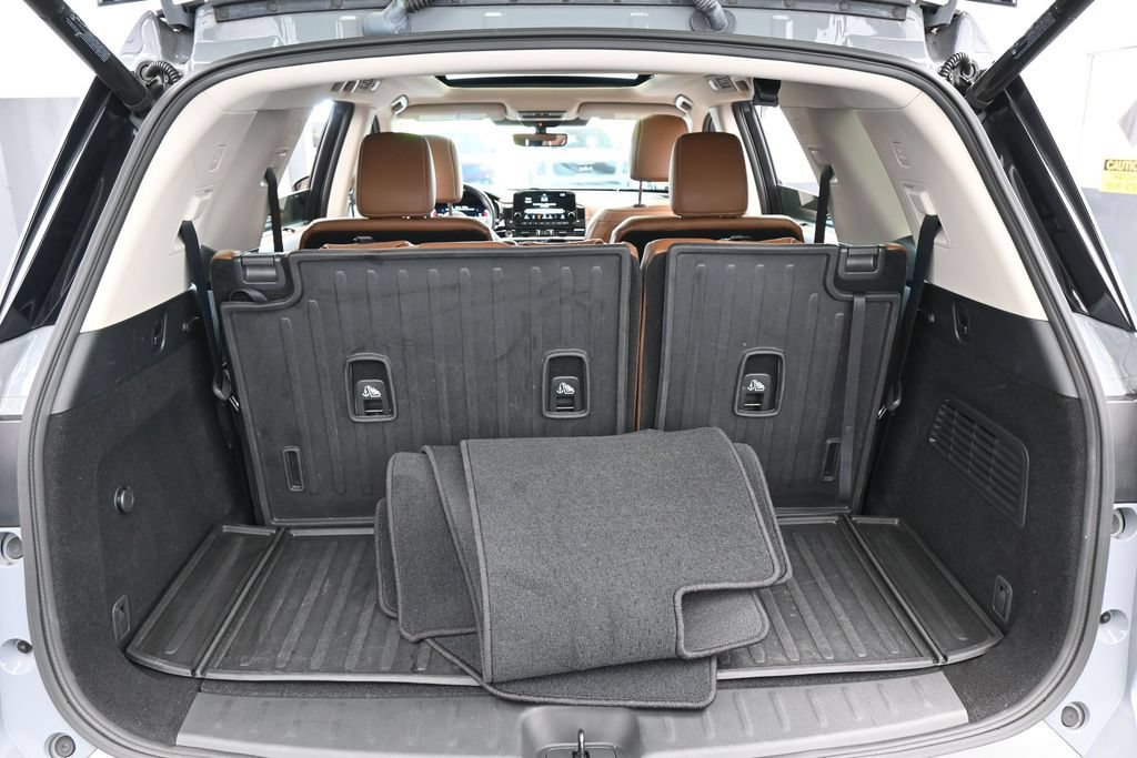 Used 2024 Nissan Pathfinder Platinum AWD/4WD image 40