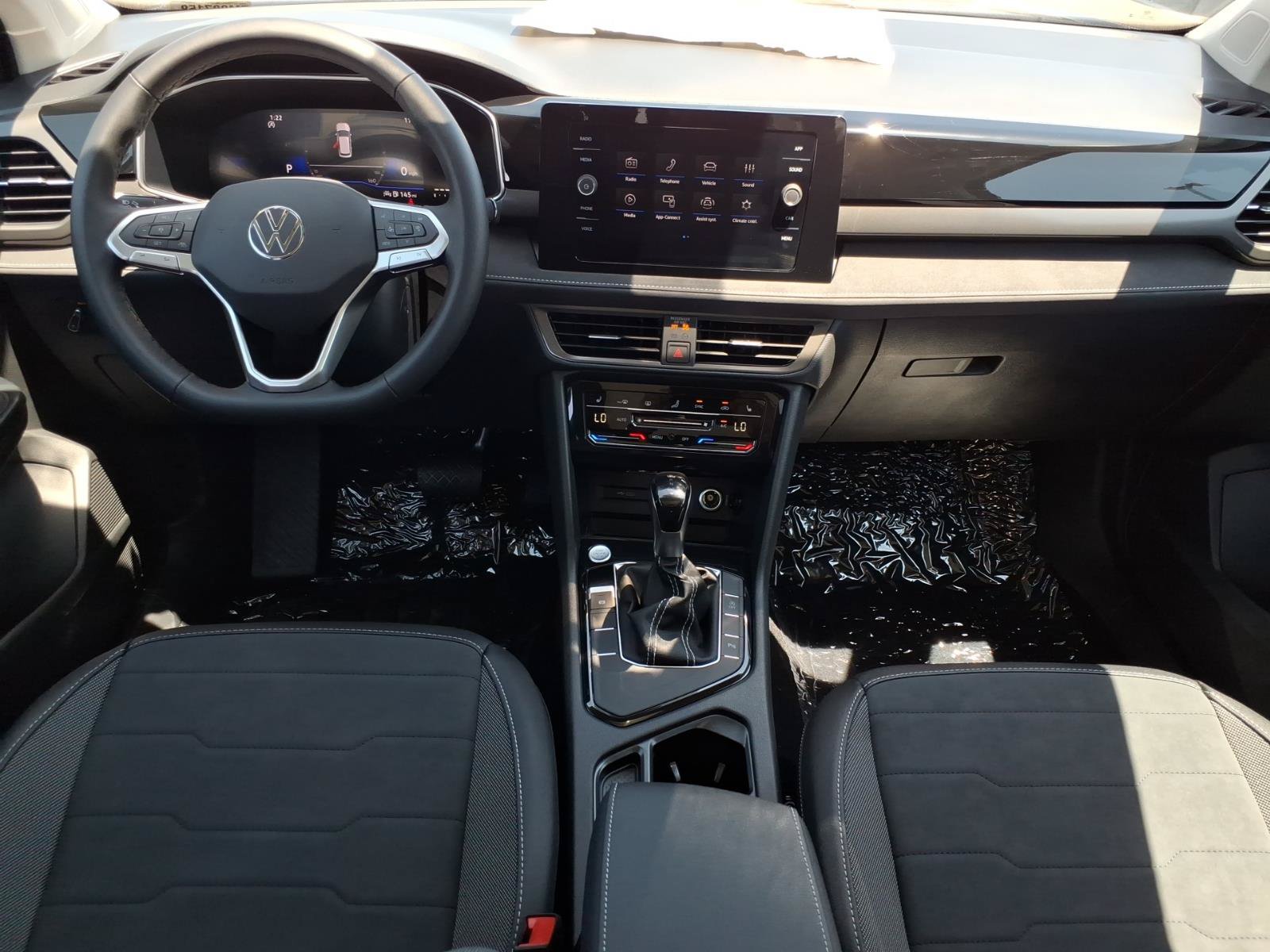 New 2026 Volkswagen Taos SE FWD image 15