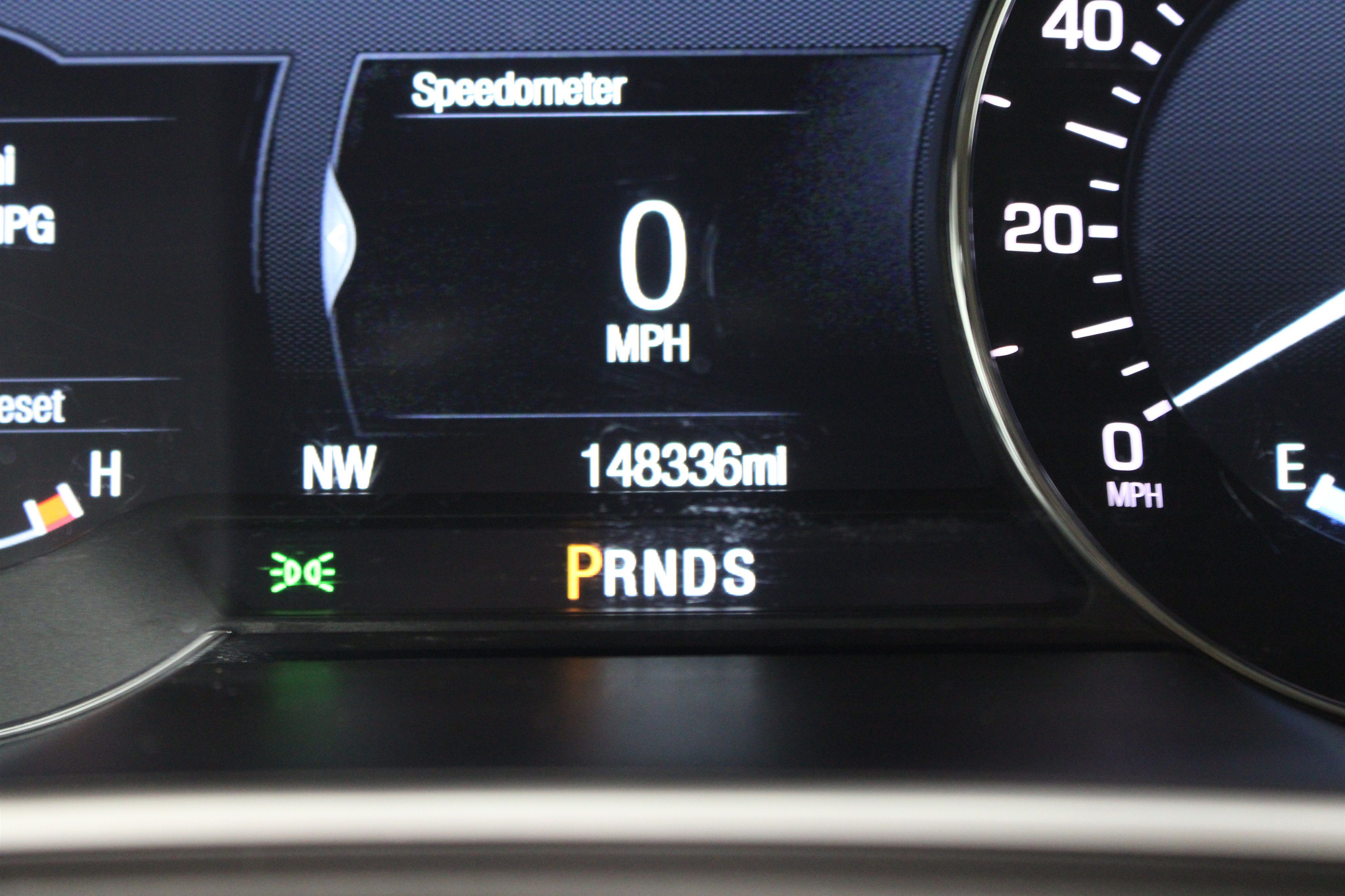 Used 2017 Lincoln MKX Select w/ Enhanced Security Package FWD image 14