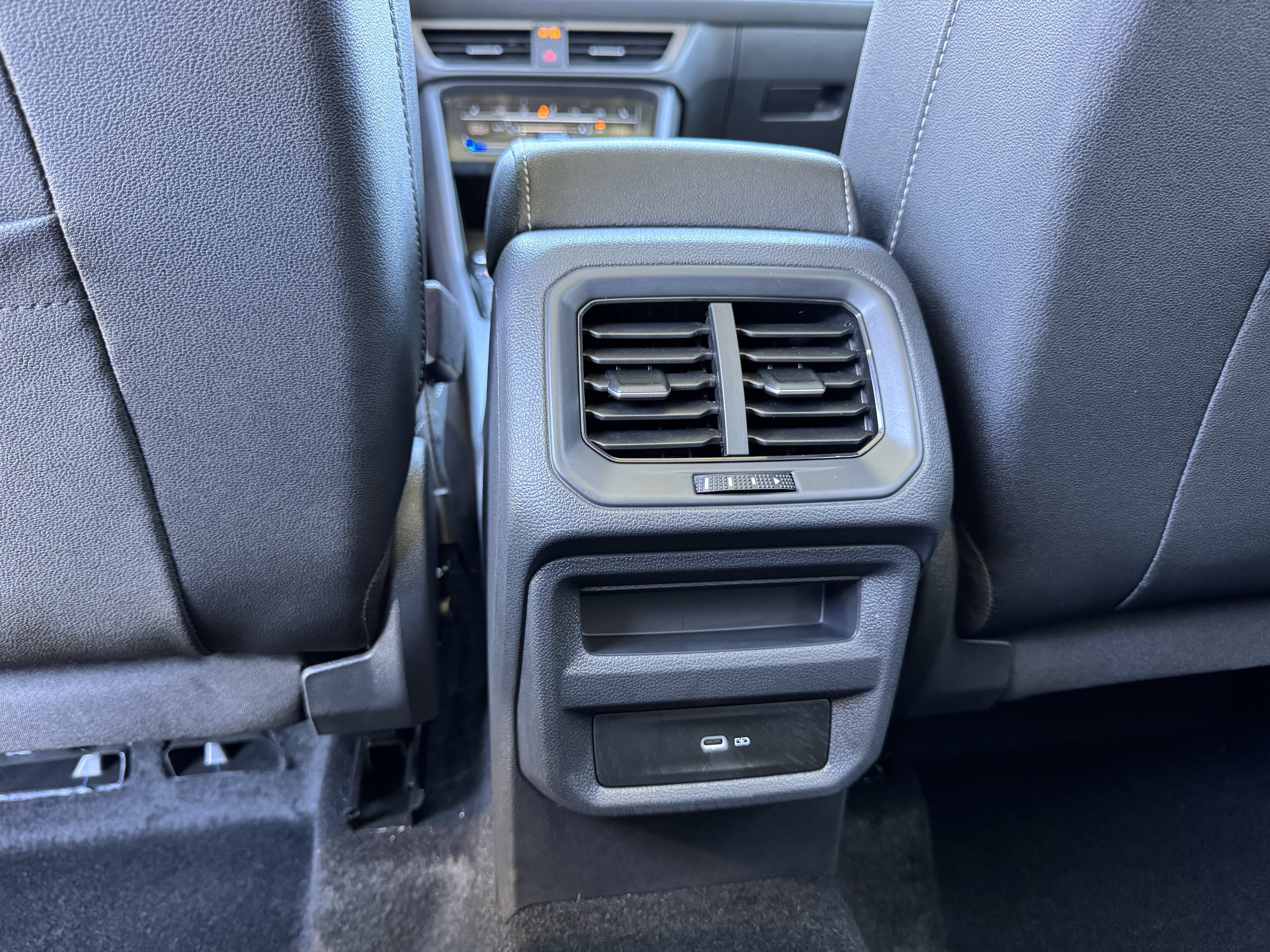 Certified 2025 Volkswagen Taos SE image 34