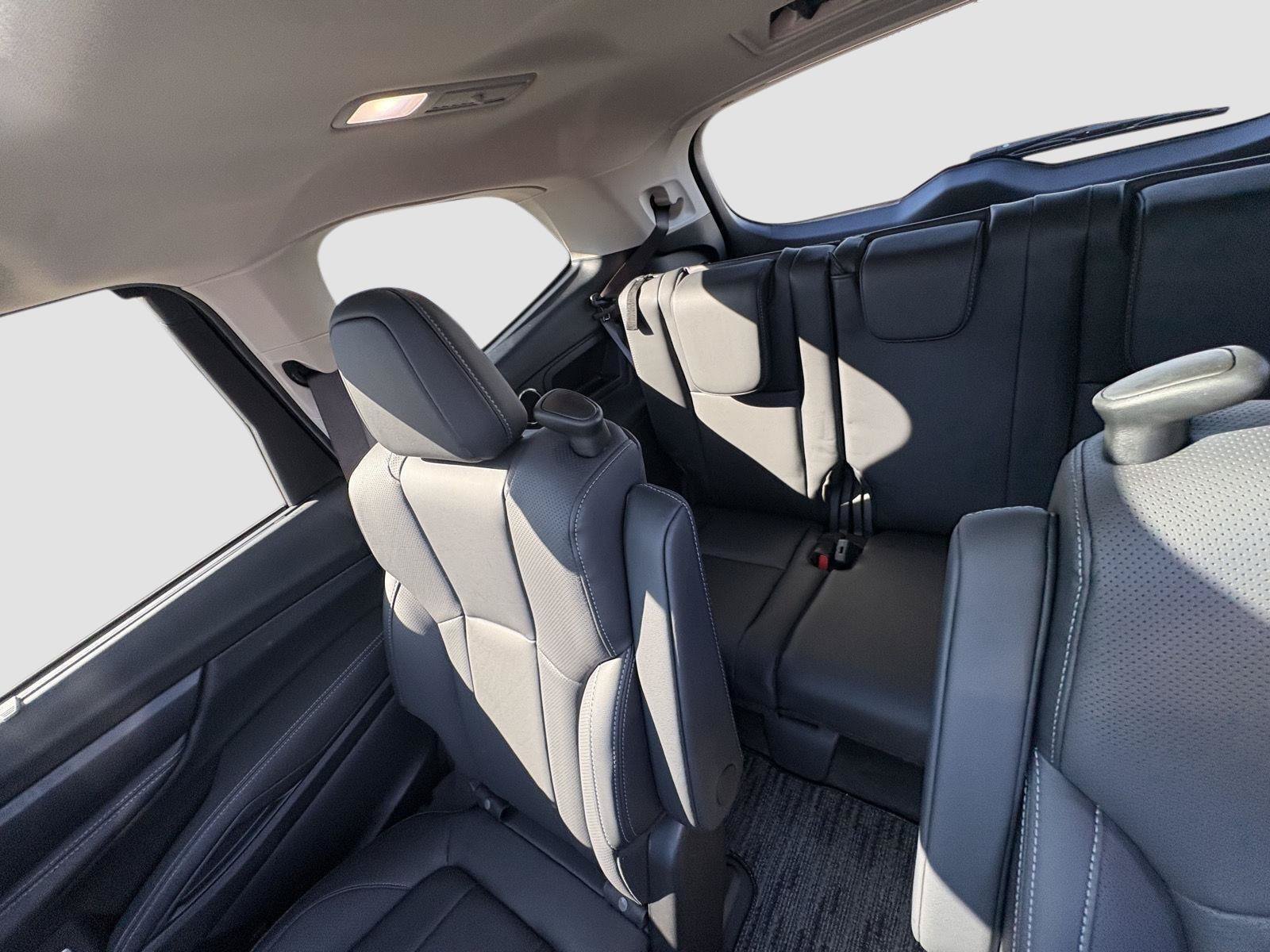 Used 2025 Subaru Ascent Limited AWD/4WD image 21
