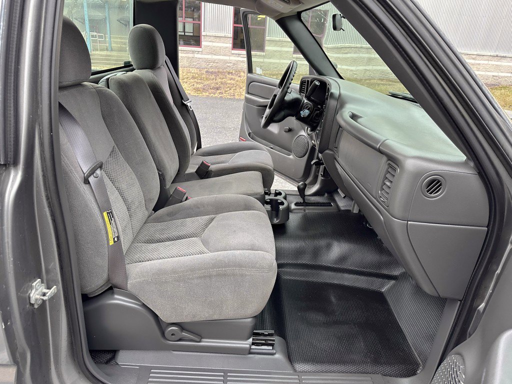 Used 2006 Chevrolet Silverado 3500 Work Truck w/ Snow Plow Prep Package image 27