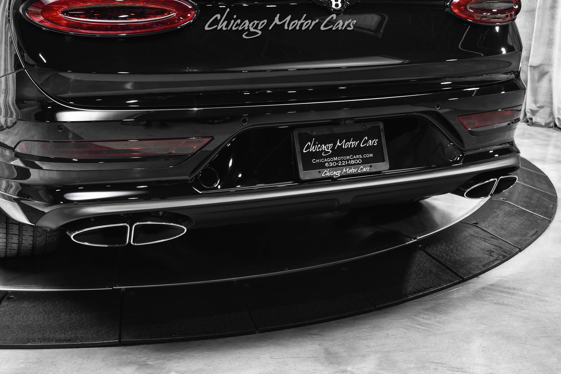 Used 2023 Bentley Bentayga Plug-In Hybrid image 43