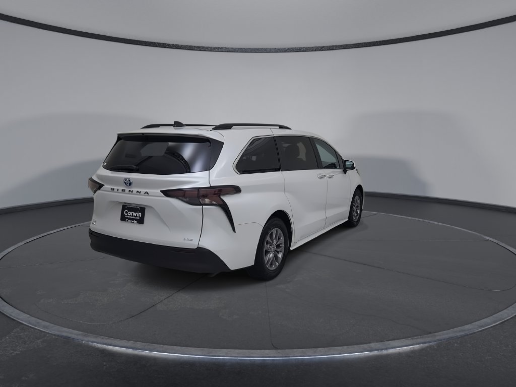 Used 2025 Toyota Sienna XLE FWD image 15