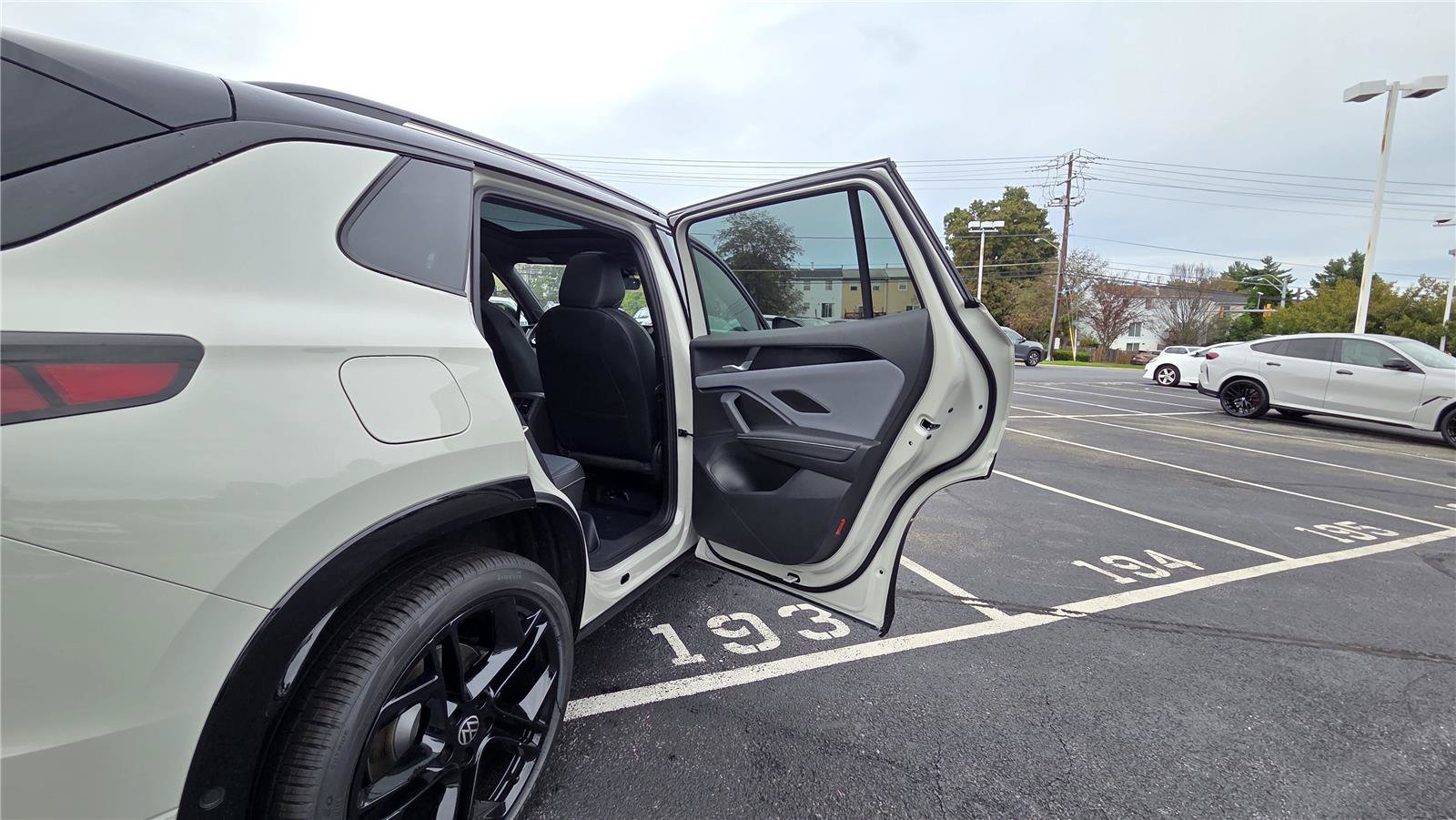 New 2026 Volkswagen Tiguan SE R-Line AWD/4WD image 31