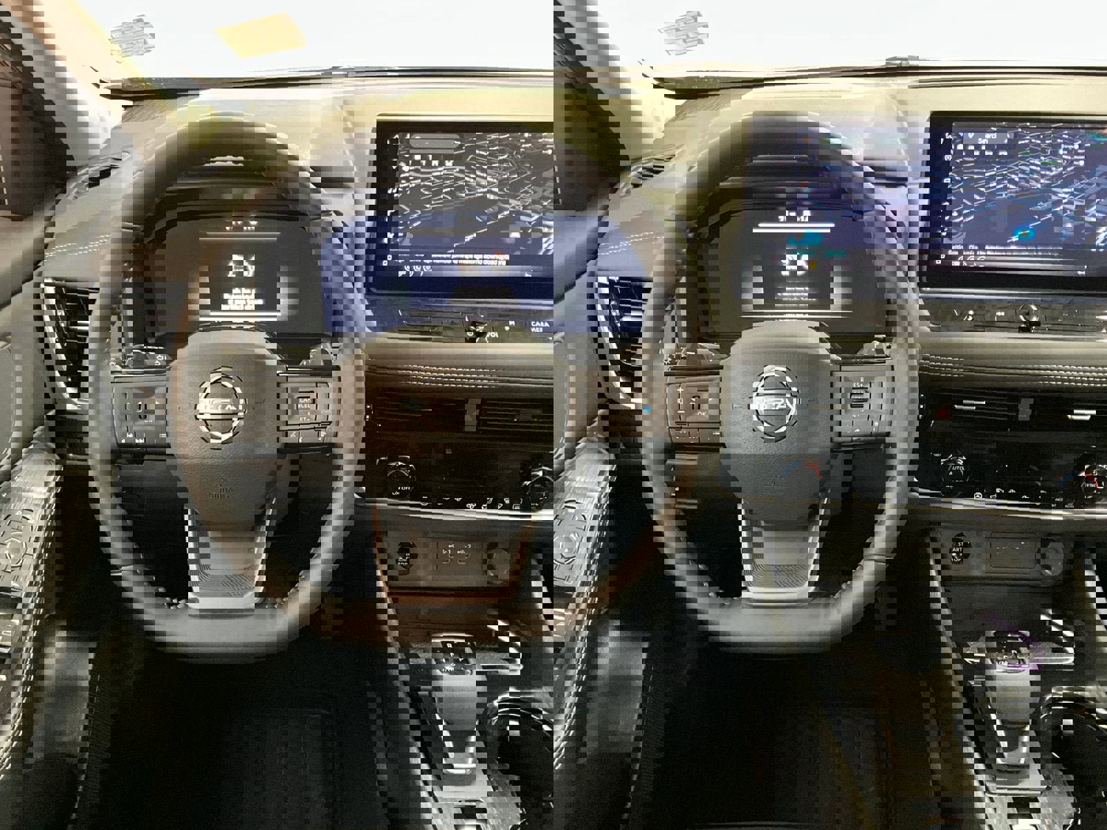 Used 2025 Nissan Rogue SL image 4