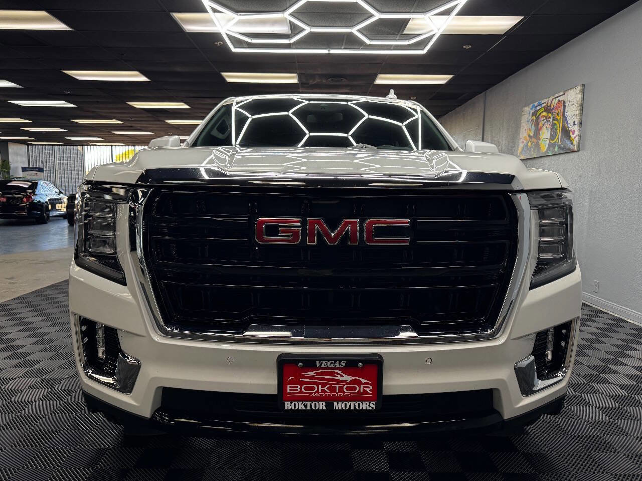 Used 2023 GMC Yukon XL SLE image 3